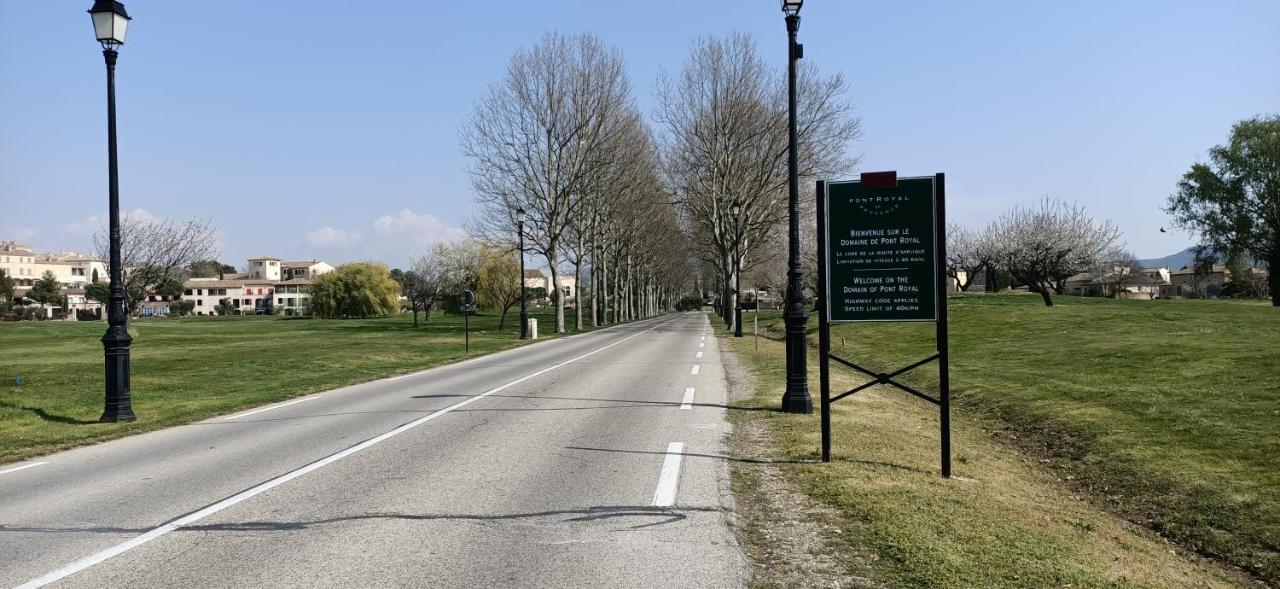 Charmant T2 Climatise Avec Belle Vue , Golf De Pont-Royal Mallemort Exteriér fotografie