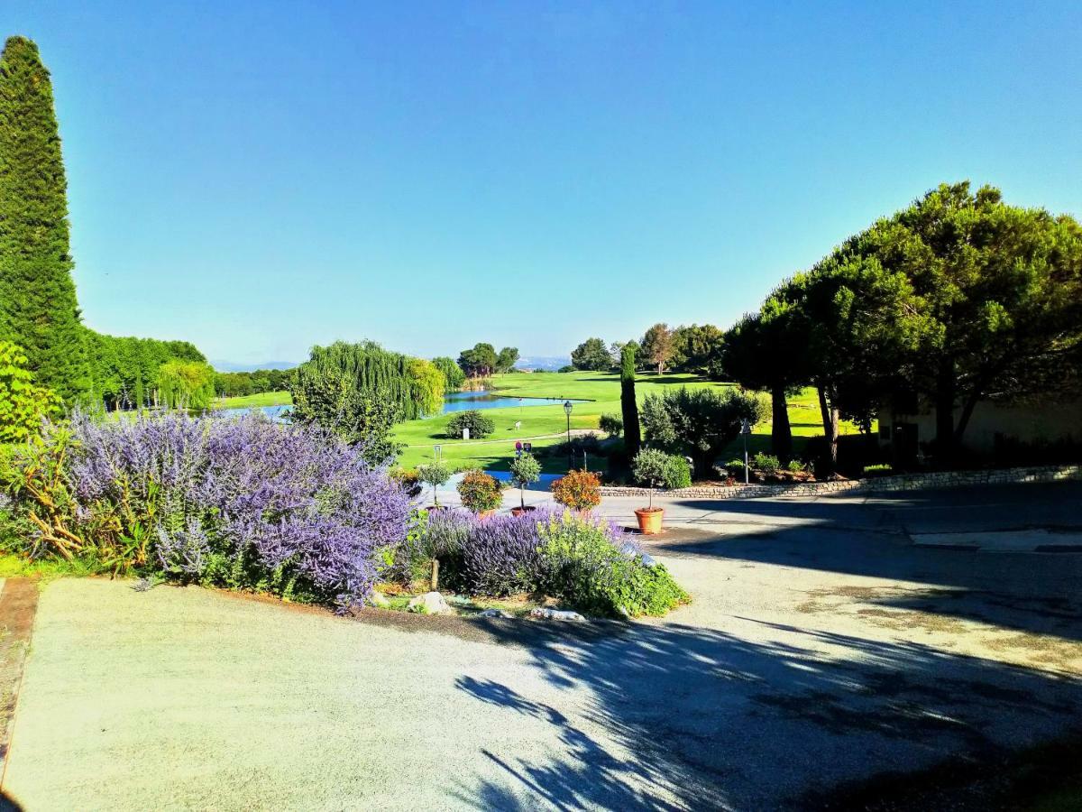 Charmant T2 Climatise Avec Belle Vue , Golf De Pont-Royal Mallemort Exteriér fotografie
